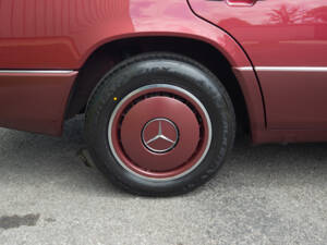 Bild 22/23 von Mercedes-Benz 200 E-16 (1993)