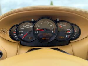 Image 21/42 de Porsche 911 Carrera 4S (2003)