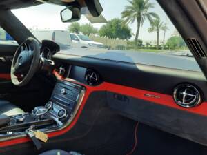 Image 5/32 de Mercedes-Benz SLS AMG Black Series (2014)