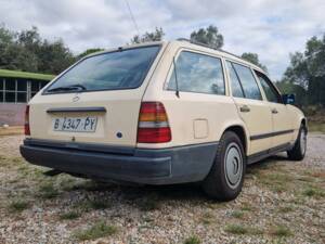 Image 7/7 de Mercedes-Benz 300 TD (1987)