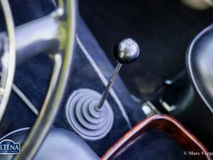 Image 22/52 de Mercedes-Benz 220 SE b (1963)