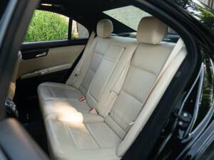 Immagine 29/50 di Mercedes-Benz S 350 CDI BlueEFFICIENCY L (2011)