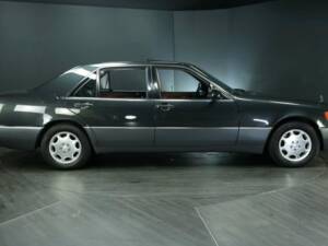 Image 7/30 of Mercedes-Benz 600 SEL (1992)