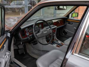 Bild 26/88 von Daimler Double Six (1990)