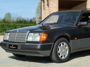 Image 18/50 of Mercedes-Benz 200 TE (1993)