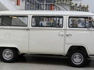 Bild 8/26 von Volkswagen T2a Kleinbus L (1971)