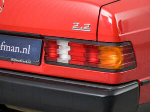 Bild 31/50 von Mercedes-Benz 190 D 2.2 (1984)