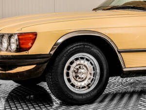 Image 19/34 of Mercedes-Benz 380 SL (1982)