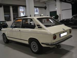 Image 9/23 of BMW Touring 2000 tii (1974)