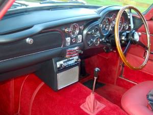 Image 29/36 of Aston Martin DB 6 Vantage (1968)