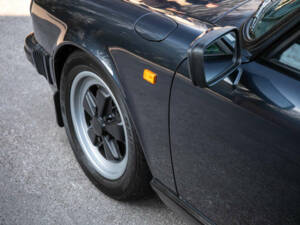 Bild 39/46 von Porsche 911 Carrera 3.2 (1988)