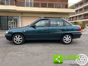 Image 4/10 of Opel Astra 1.4 Si (1995)