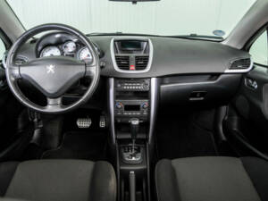 Imagen 7/50 de Peugeot 207 CC 1.6 VTi (2008)