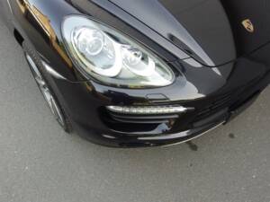 Bild 37/98 von Porsche Cayenne Turbo (2010)