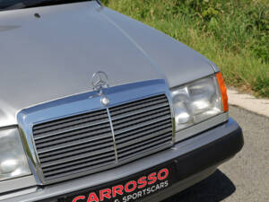 Image 13/39 of Mercedes-Benz 300 CE-24 (1992)