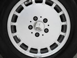 Image 11/15 of Mercedes-Benz 380 SL (1985)