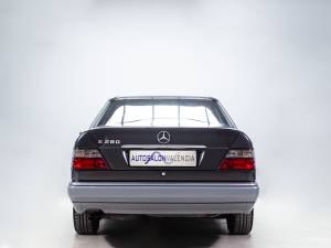 Bild 7/30 von Mercedes-Benz E 280 Unikat (1994)