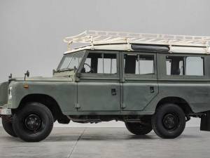 Image 2/50 of Land Rover 109 (1972)
