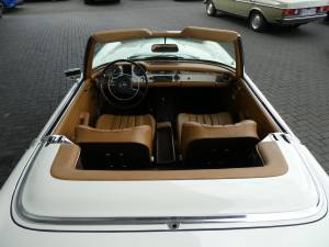 Image 21/26 de Mercedes-Benz 280 SL (1968)