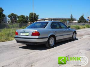 Immagine 2/10 di BMW 728i (1999)