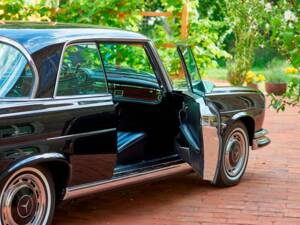 Image 56/188 of Mercedes-Benz 280 SE 3,5 (1971)