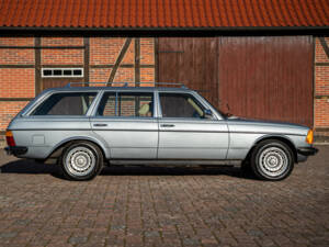 Image 13/42 of Mercedes-Benz 280 TE (1983)