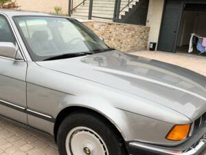 Bild 37/40 von BMW 750iL (1989)