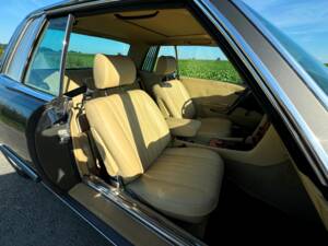 Immagine 17/196 di Mercedes-Benz 380 SLC (1980)