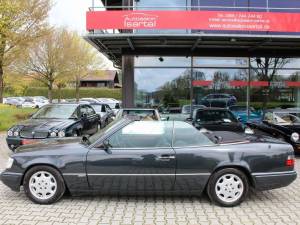 Immagine 6/20 di Mercedes-Benz 300 CE-24 (1996)