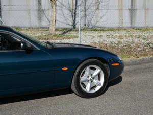 Image 11/23 of Jaguar XK8 4.0 (1998)