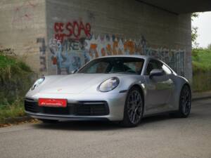 Image 13/39 of Porsche 911 Carrera T (2023)