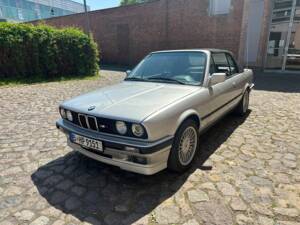 Image 2/29 of BMW 318i (1991)