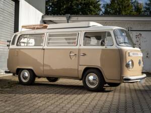 Image 3/10 of Volkswagen T2b Kleinbus (1973)