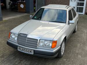 Imagen 5/24 de Mercedes-Benz 260 E (1990)