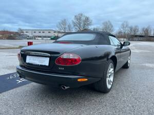 Imagen 24/35 de Jaguar XK8 4.0 (2002)