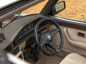 Bild 26/50 von BMW 525e (1987)