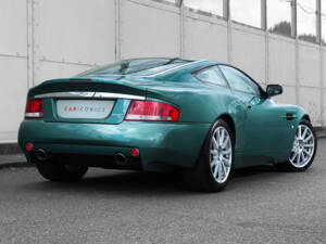 Immagine 5/21 di Aston Martin V12 Vanquish S (2004)