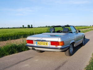 Image 56/87 of Mercedes-Benz 280 SL (1982)