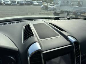 Bild 17/61 von Porsche Cayenne S (2010)