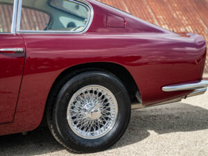 Image 17/56 of Aston Martin DB 6 Vantage (1967)