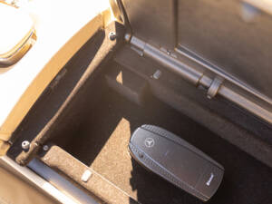 Image 56/67 of Mercedes-Benz CL 500 (2006)
