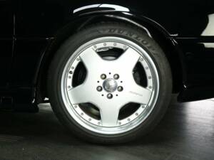 Immagine 29/30 di Mercedes-Benz SL 600 (2001)