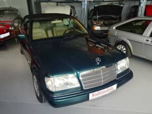 Imagen 16/16 de Mercedes-Benz E 220 (1996)