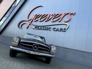 Image 2/36 of Mercedes-Benz 280 SL (1969)