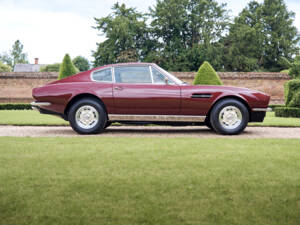 Image 3/25 of Aston Martin DBS V8 (1971)