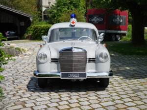 Image 2/22 of Mercedes-Benz 190 Db (1961)