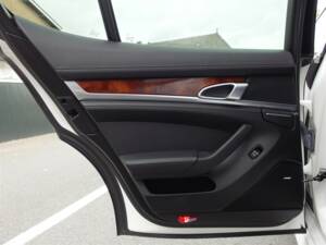 Image 66/98 of Porsche Panamera S (2010)