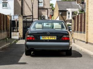 Image 8/37 of Mercedes-Benz E 320 (1995)