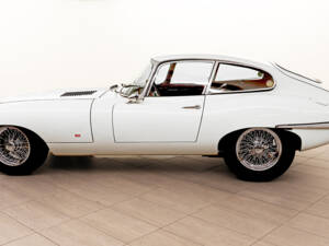 Image 2/8 de Jaguar Type E 3.8 (1963)