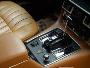 Immagine 12/50 di Jaguar XJ 12 L (1977)